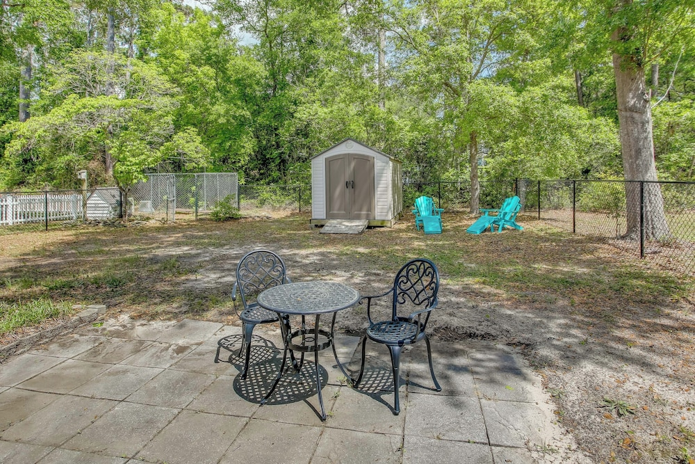 Charming Oak Island Home 1 Mi to Beach!