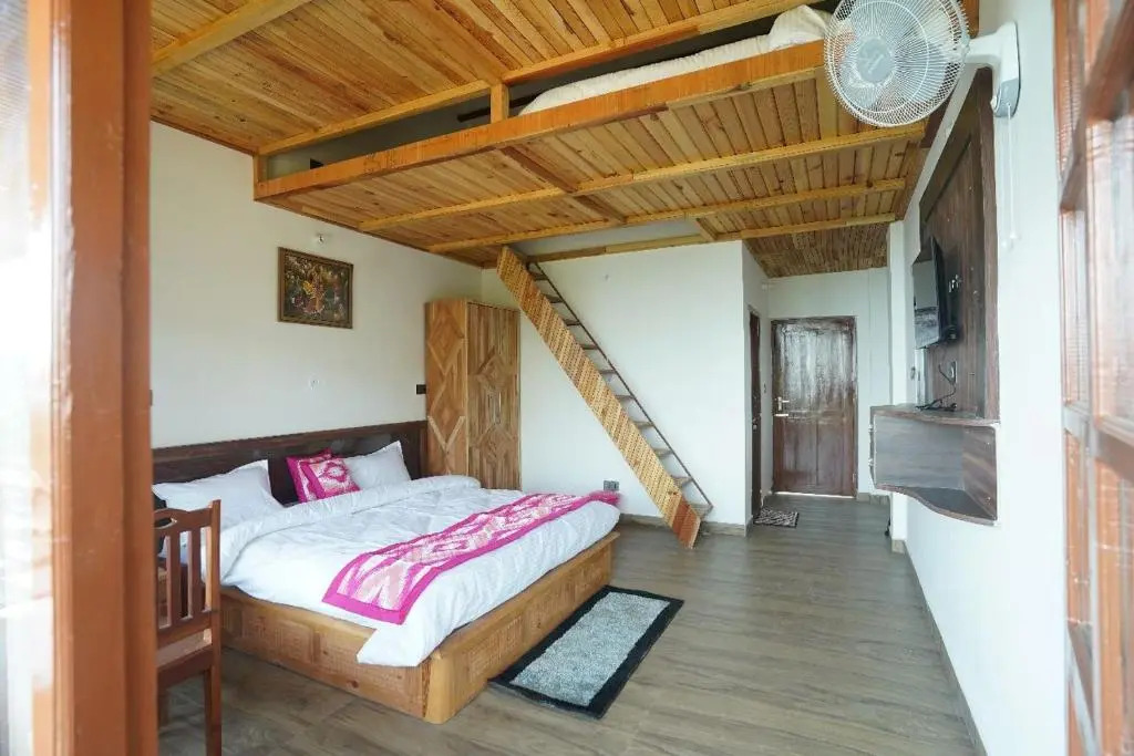 Lap Of Himalayas Resort