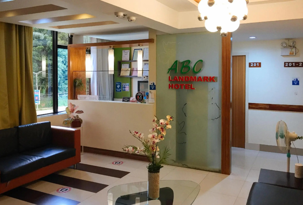 RedDoorz Plus @ ABC Landmark Hotel