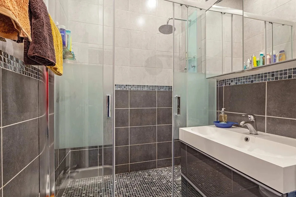 Stunning 1bdr flat in Paris 11th by GuestReady