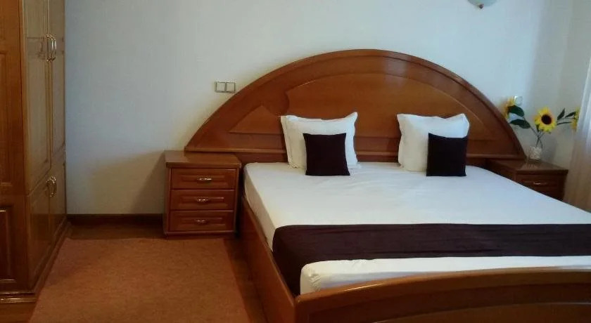 Elegance Hotel