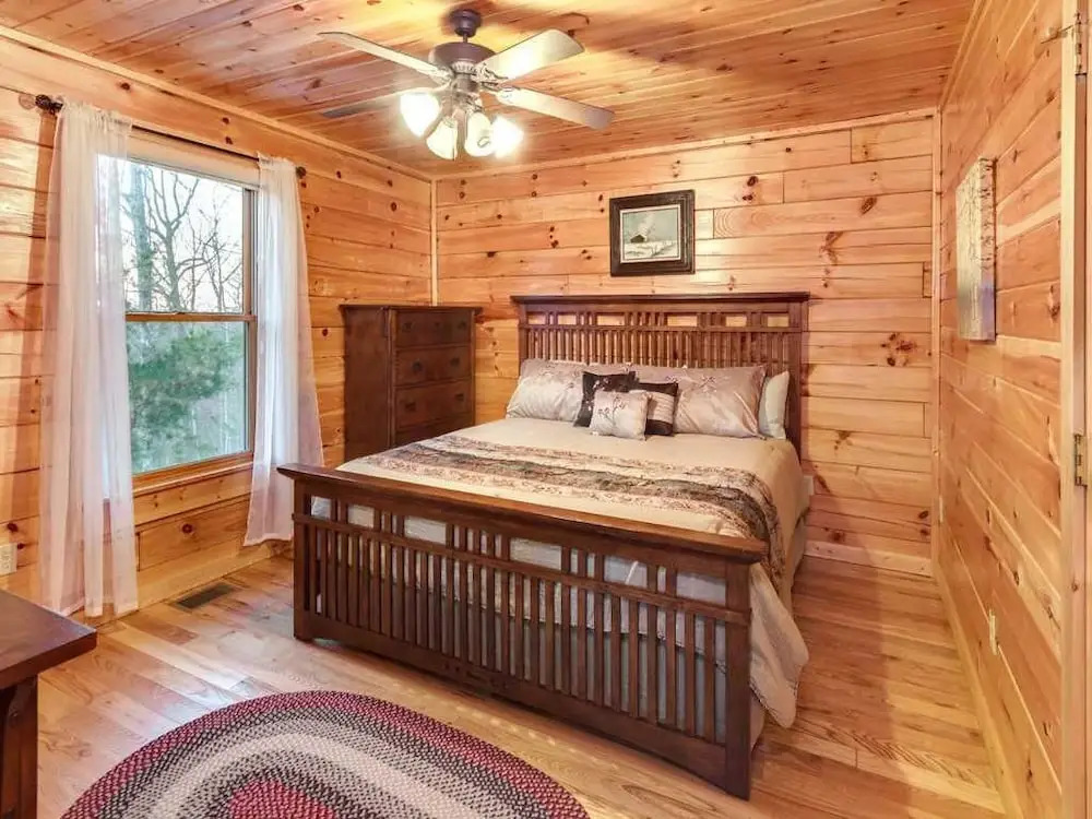 Gatlinburg Summit Views 2 Bedroom Home with Hot Tub