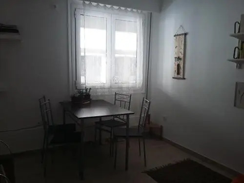 Home in centre Mavromichali