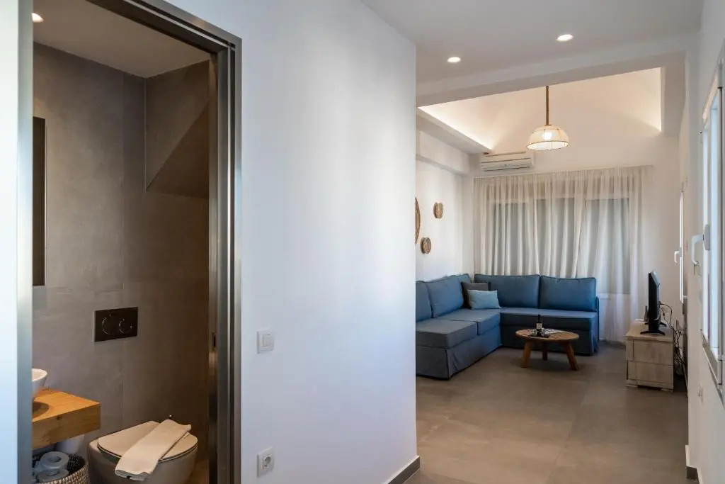 Thira Gold Suites