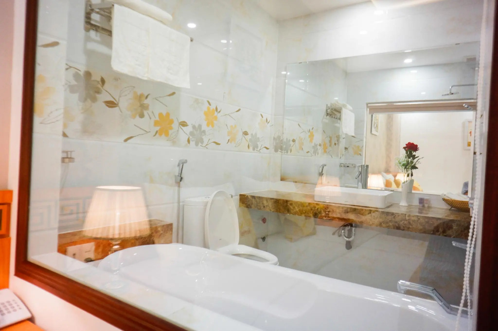 NỮ HOÀNG HOTEL