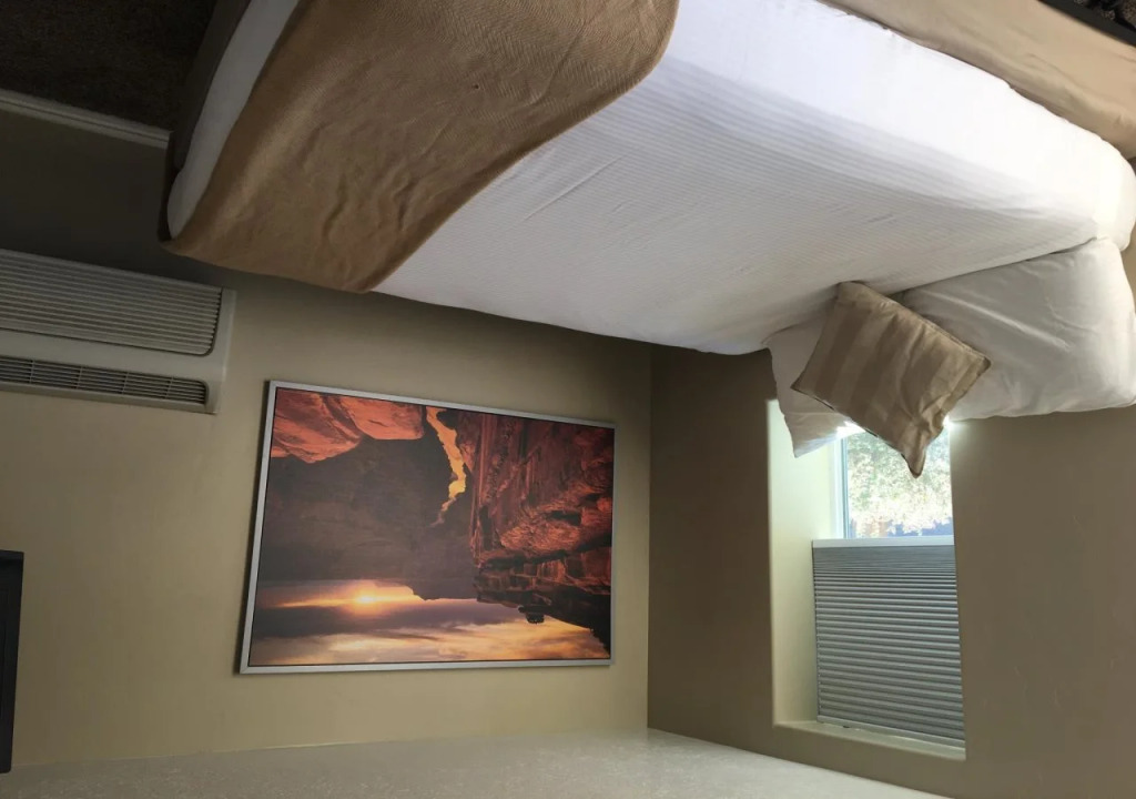 Mountain Ridge Cabins & Lodging Between Bryce and Zion National Park