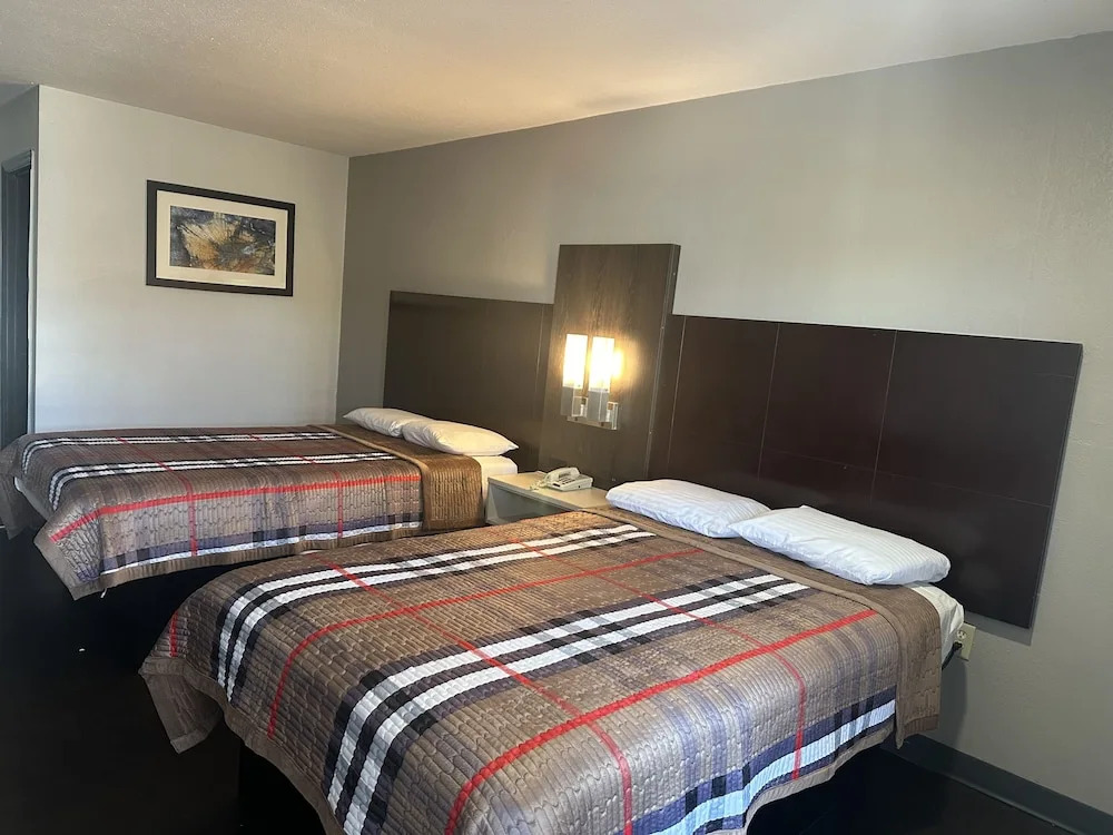 DELUXE INN augusta