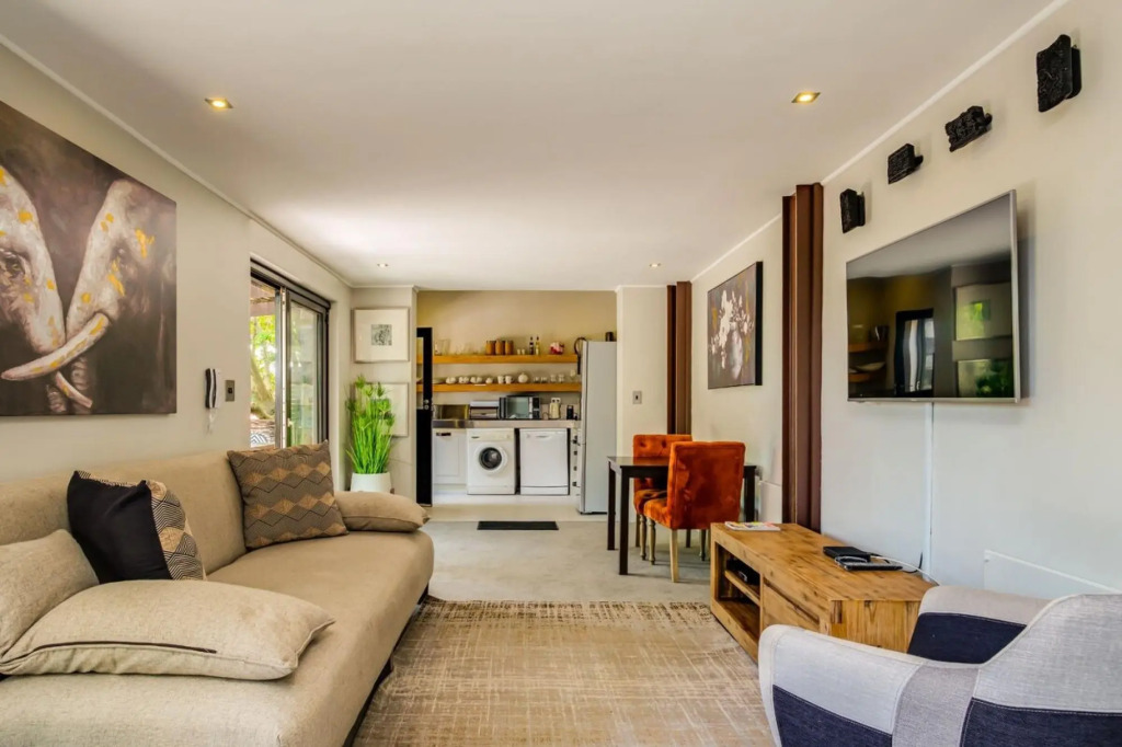 Lovely 1 Bedroom Apartment in Camps Bay