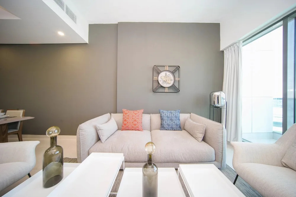 Business Bay 1BR Canal View Rooftop Pool - 360 vacation
