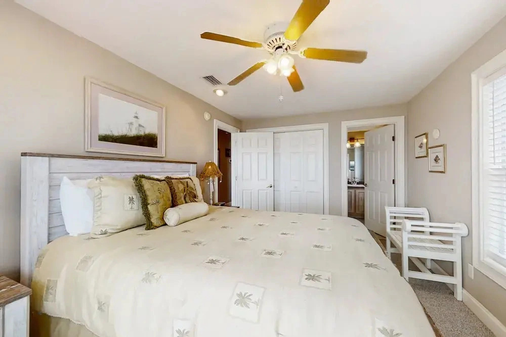 Spacious Beachfront Home W/deck, Balcony, Central A/c, Washer/dryer, and Wifi