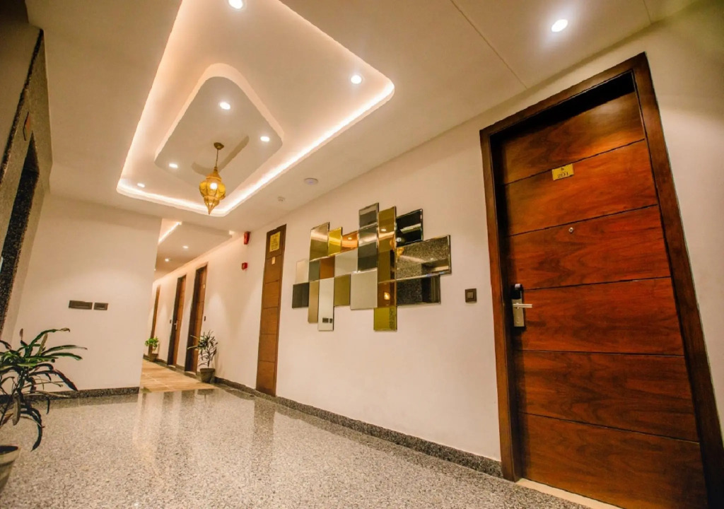 HOTEL TEN SQUARE - 5 Minutes from The Taj Mahal