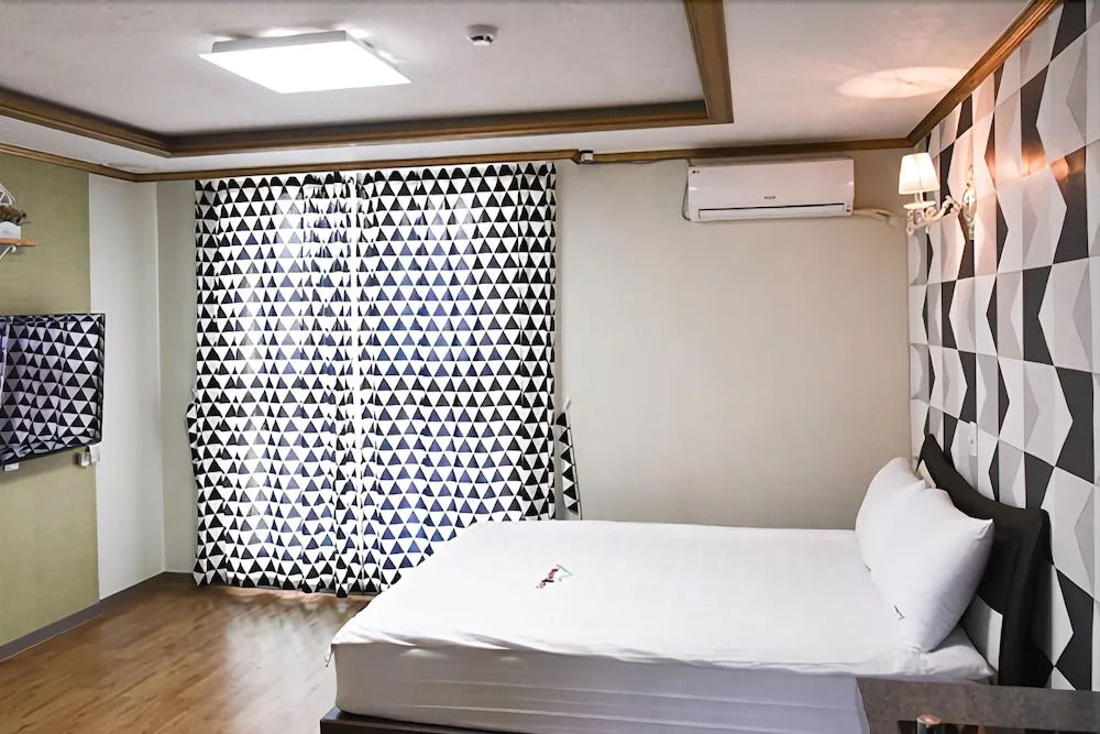 Yongin Caribbean Hue Pension