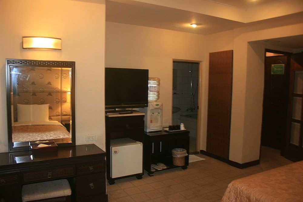 Warm Life Hotel