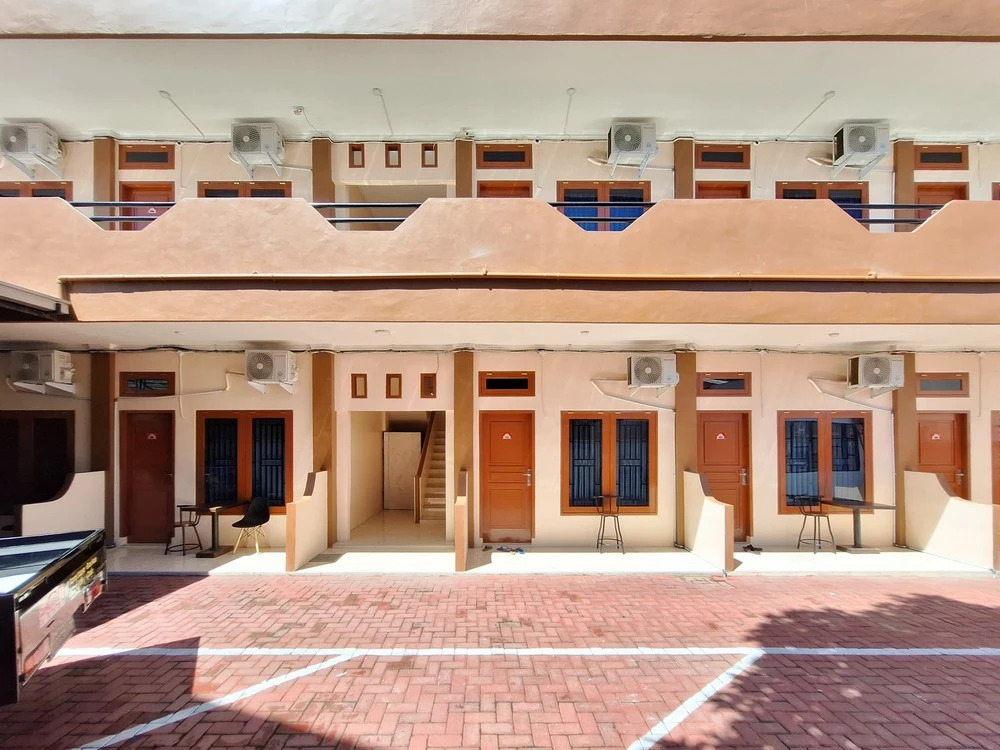 RedDoorz Syariah near Pasar Raya Padang