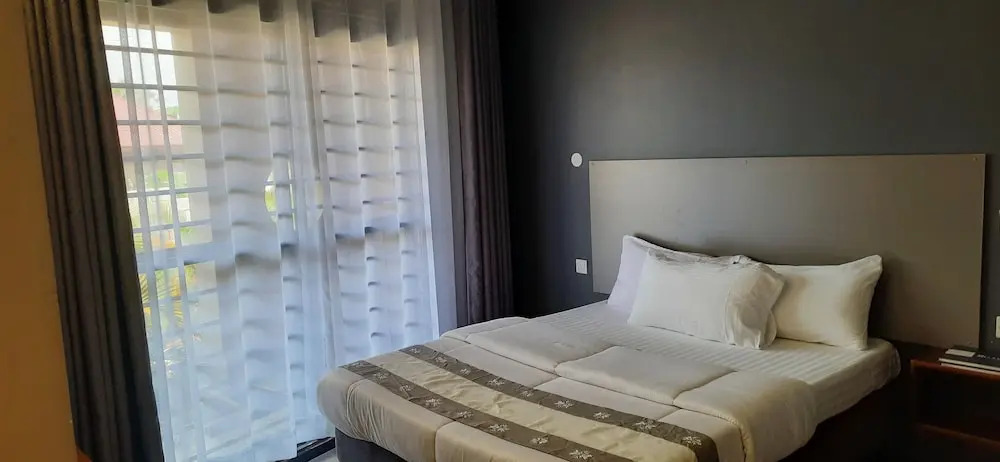 Ashleys Hotel