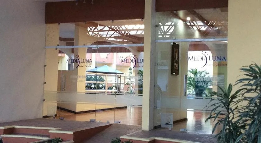 Hotel La Media Luna Inn