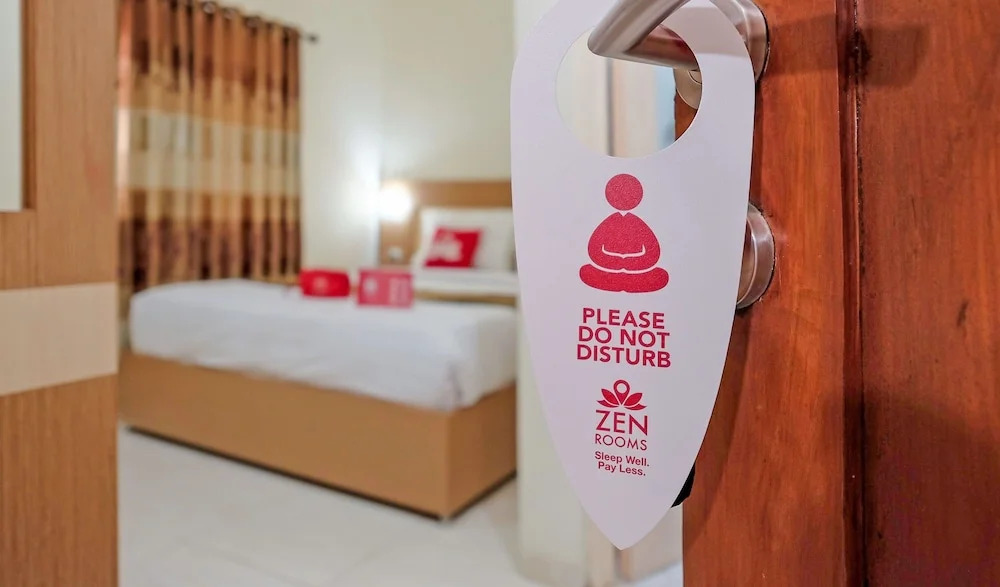 ZEN Rooms near Stasiun Kota Baru