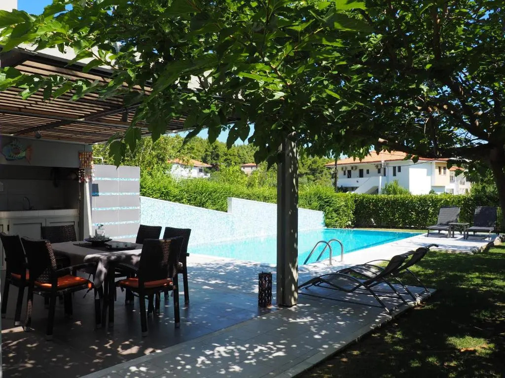 Deluxe 3BD Pool Villa in Chrousso beach Paliouri