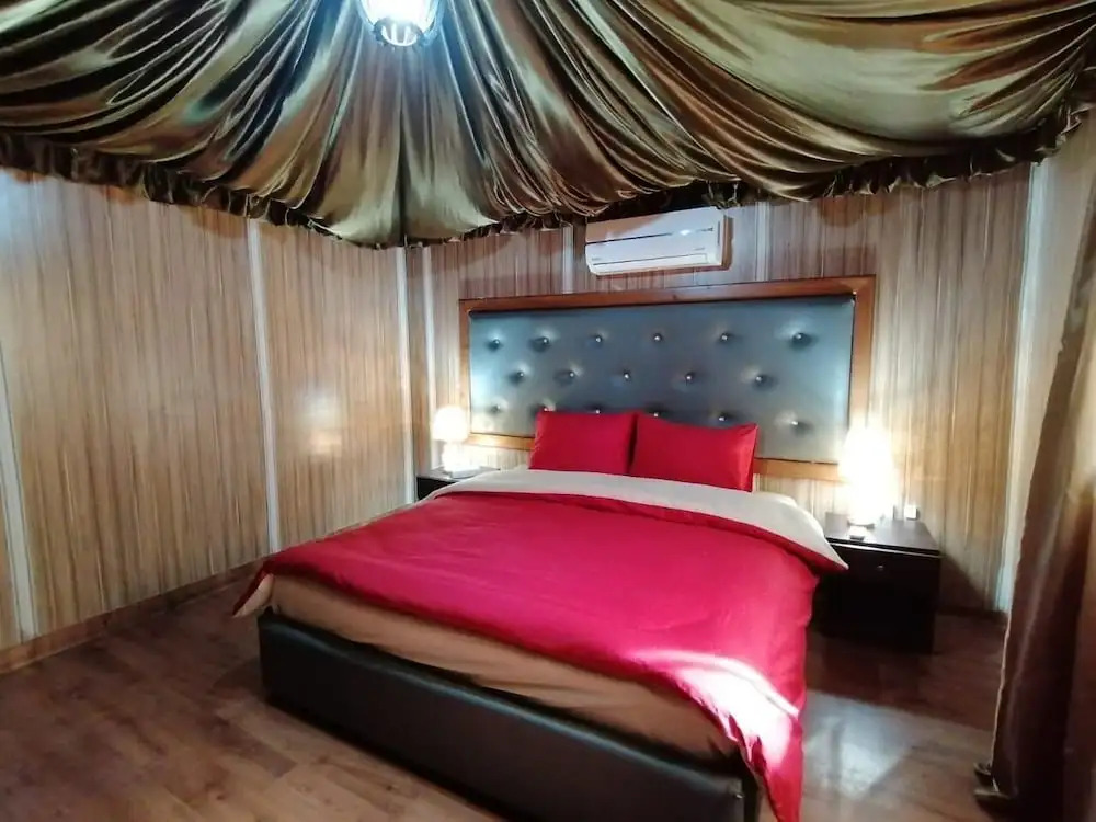 Sharah Luxury Camp