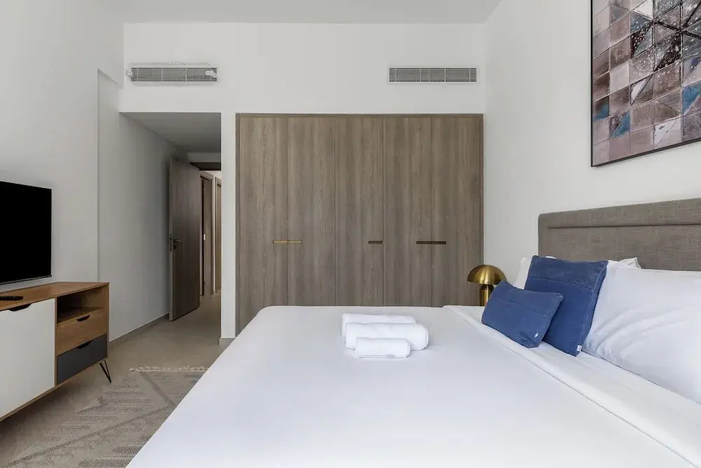 Waves - Luxurious Comfort with City Views in Oxford 212