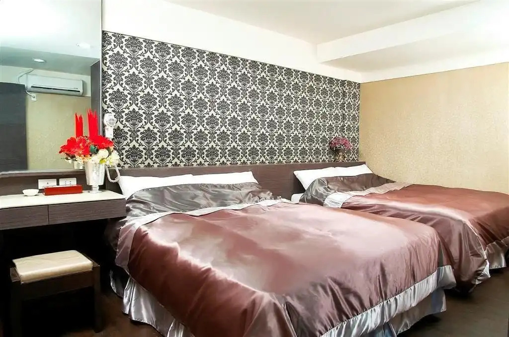 Happy Hotel