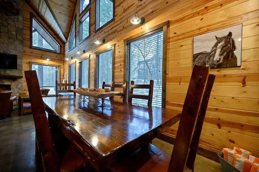 Cabin Vibe - Bunkroom - 3 King - Firepit - Shuffleboard