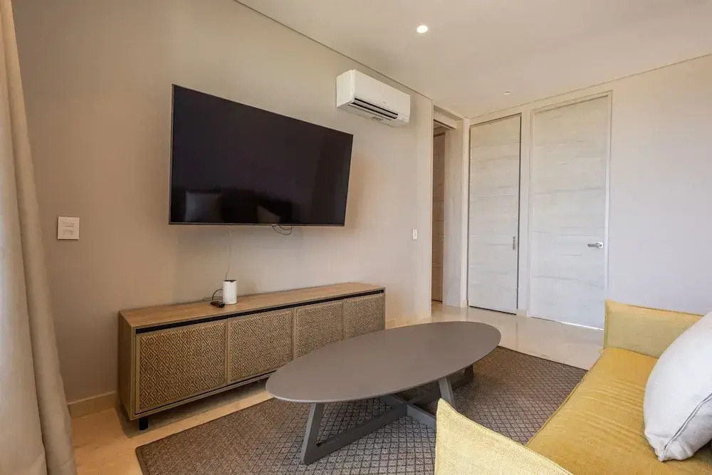 Oceanview 3BR Condo w spa gym
