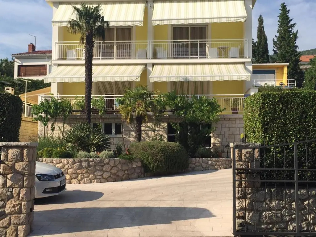 Apartments & Rooms Marina