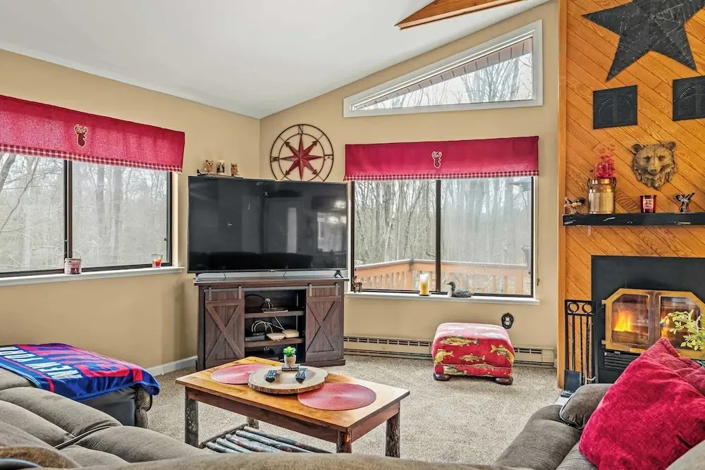 Atlas Point Lodge by Avantstay Hot Tub + Sauna + Kayaks Pet-friendly Cabin Lake Access