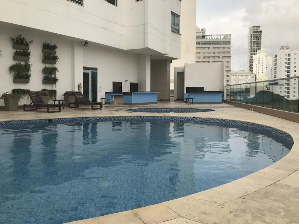 Stunning Highrise Seafront Apartment