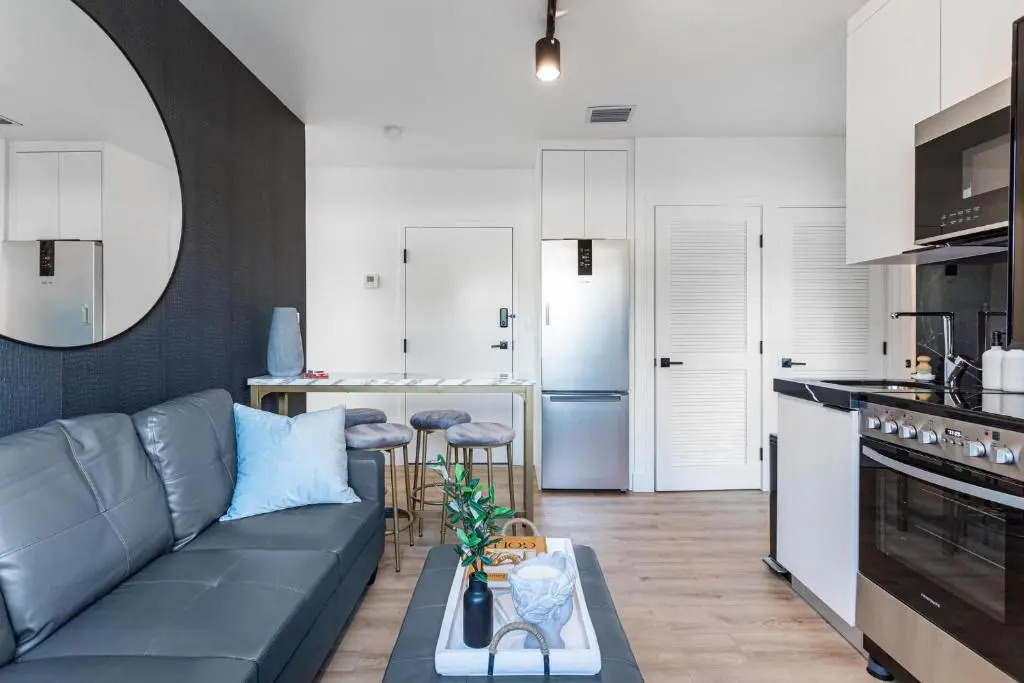 Lux Retreat By Renzzi