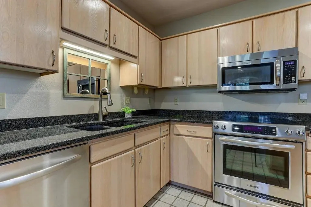 22 Eaglewood Condo
