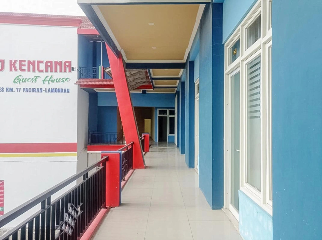 Grand Kencana Guesthouse Syariah near Wisata Bahari Lamongan