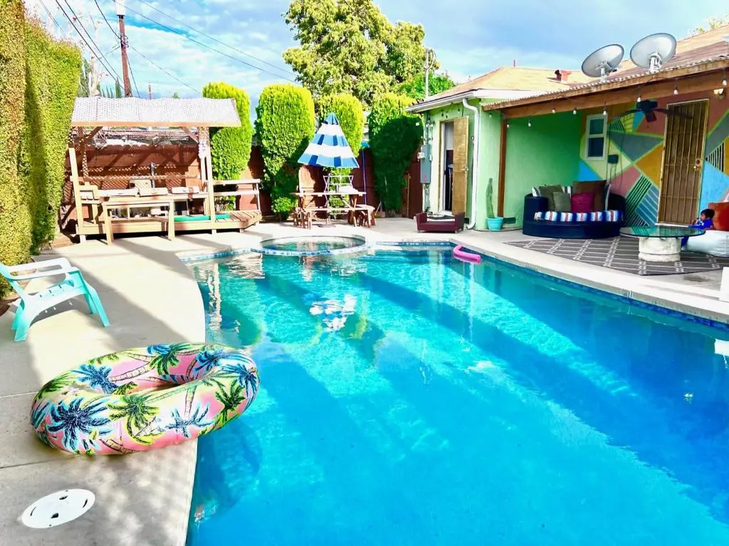 Endless summer in LA *HEATED POOL/HOT TUB/CABANA*