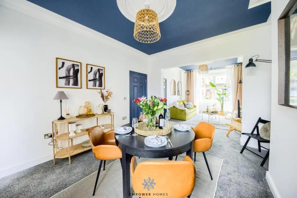 Doncaster Large Luxury 3 Bedroom House, Sleeps 8, City Centre, Racecourse, Free Parking, by EMPOWER HOMES