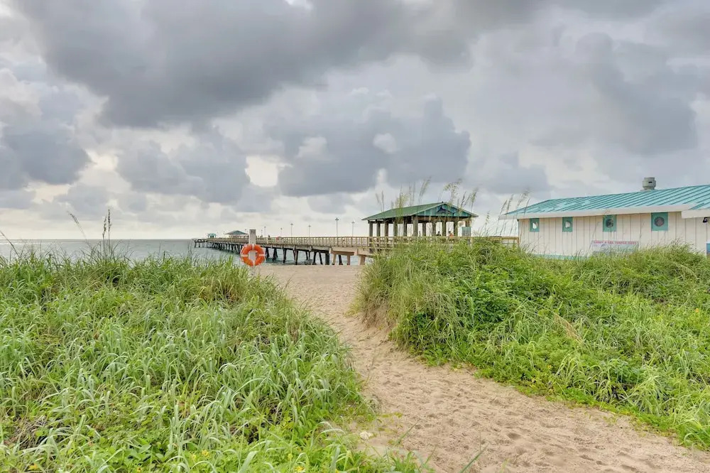 Ft Lauderdale Area Condo - Walk to Beach & Shops!