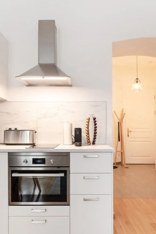 Cozy new stylish 15 min to the center