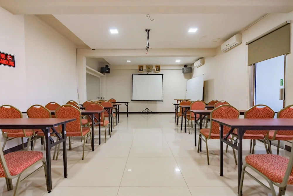 RedDoorz Premium near Bandung Station