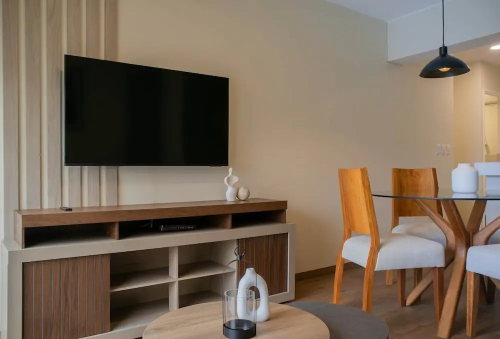 w Modern 2BR w Scenic Balcony Close to Kennedy Park