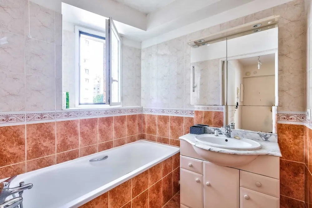 Nice 2 Room Apartment in Paris