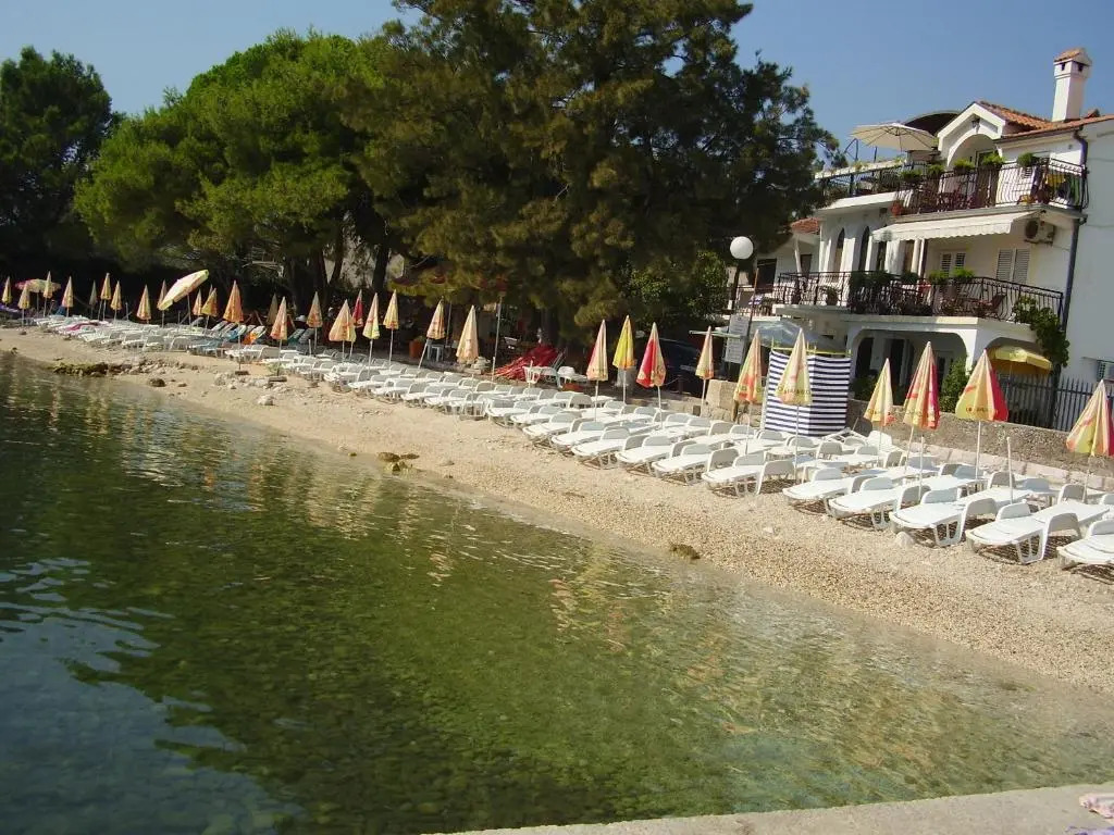 Apartments Colic