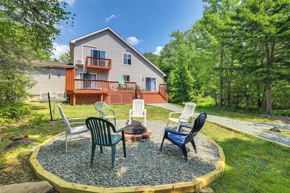 Private Hot Tub: Lakefront Poconos Home!