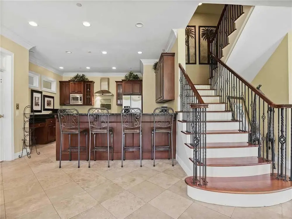 Collier Court 3 - Six Bedroom Home