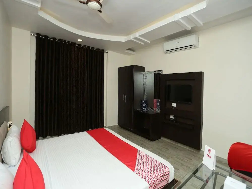 Vista Rooms at Sangam Talkies Road