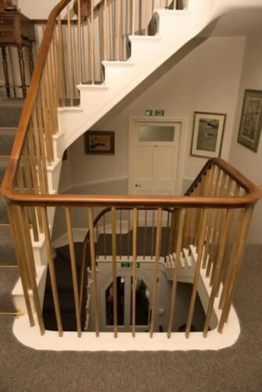 Ascot House Hotel