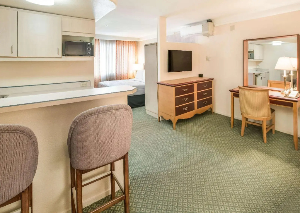 Fortune Hotel & Suites