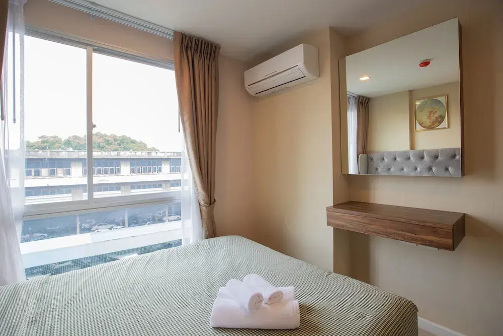 Near BK University Quiet Condo in Rama4 bkb137