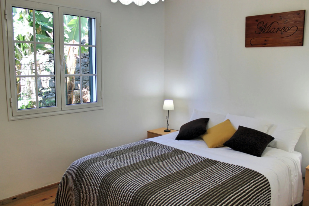 Perched above village with heated pool & ocean views | Casa Jardim Mar