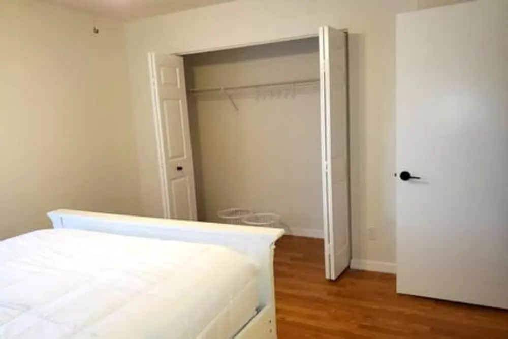 165 White Fawn Luxury King Bed in Modern 2bdrm 2 5BA Amazing Pool