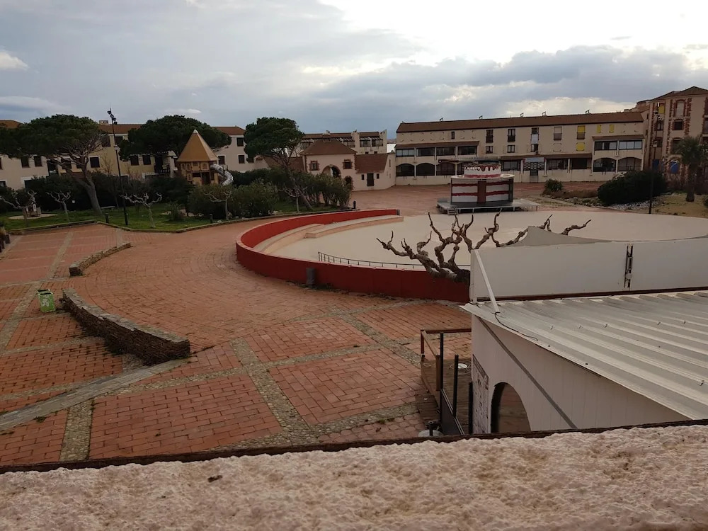 Apartment With one Bedroom in Le Barcarès, With Wonderful sea View and Pool Access - 3 km From the Beach